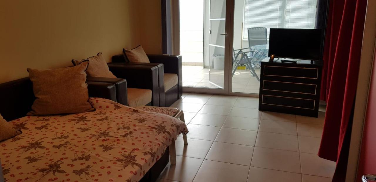 Nasty Apartament คอสติเนช ภายนอก รูปภาพ